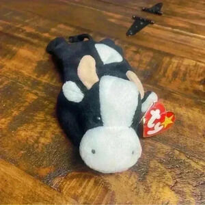 RARE Ty Daisy The Cow Beanie Baby, Errors on ear and tush tag, fiber and pellets